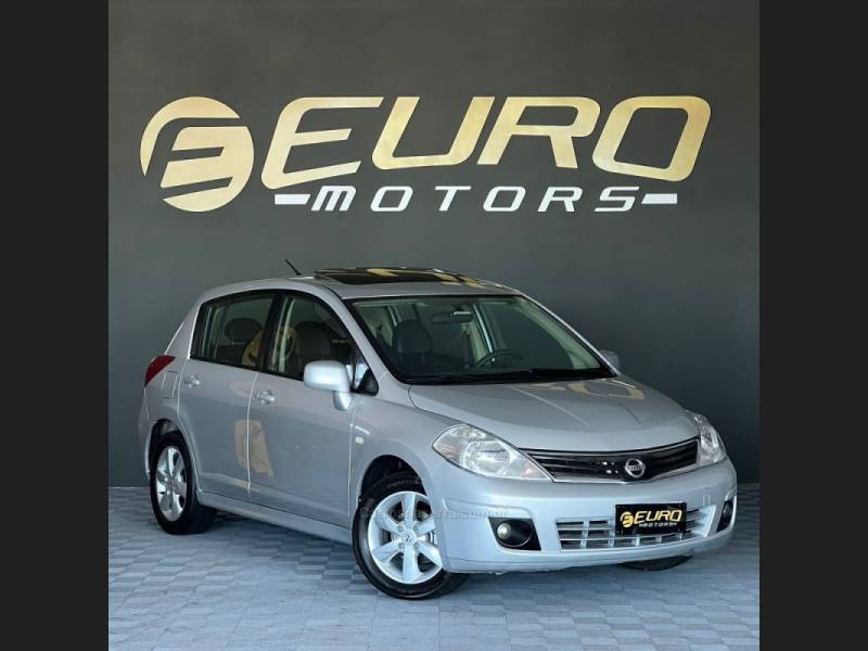 NISSAN - TIIDA - 2010/2011 - Prata - R$ 39.900,00