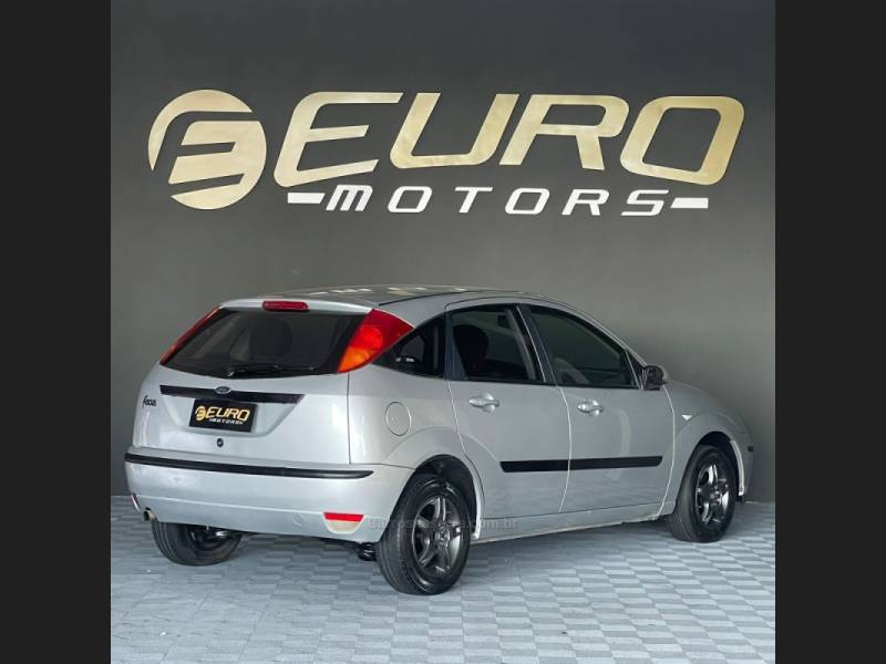FORD - FOCUS - 2006/2007 - Prata - R$ 25.900,00