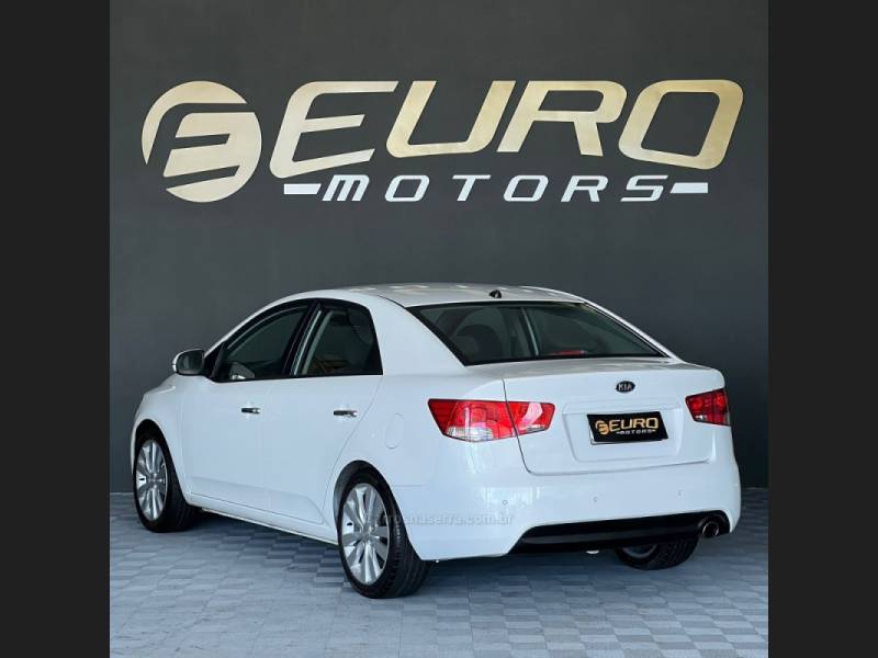 KIA MOTORS - CERATO - 2011/2011 - Branca - R$ 52.900,00