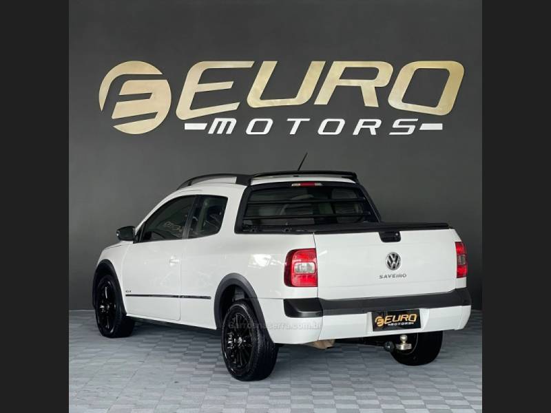 VOLKSWAGEN - SAVEIRO - 2014/2015 - Branca - R$ 69.900,00