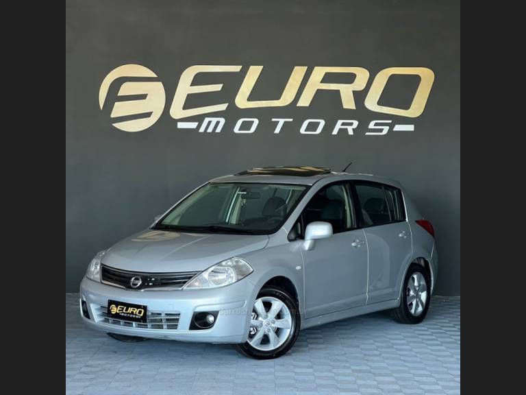 NISSAN - TIIDA - 2010/2011 - Prata - R$ 39.900,00