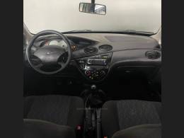 FORD - FOCUS - 2006/2007 - Prata - R$ 25.900,00