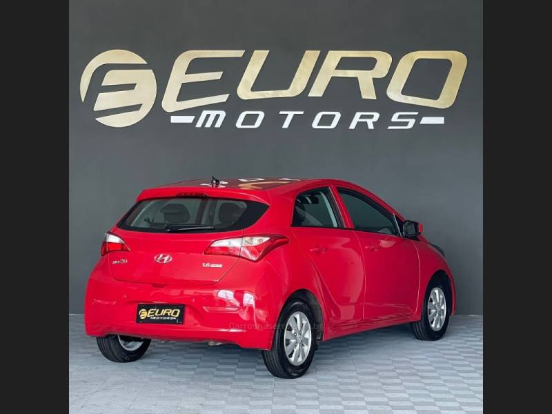 HYUNDAI - HB20 - 2012/2013 - Vermelha - R$ 47.900,00