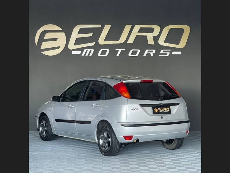 FORD - FOCUS - 2006/2007 - Prata - R$ 25.900,00