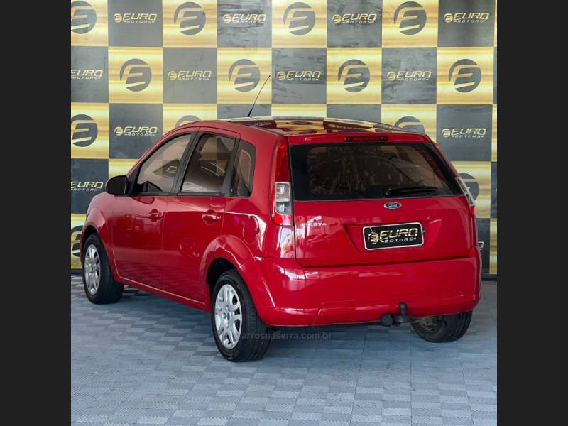 FORD - FIESTA - 2008/2009 - Vermelha - R$ 27.900,00