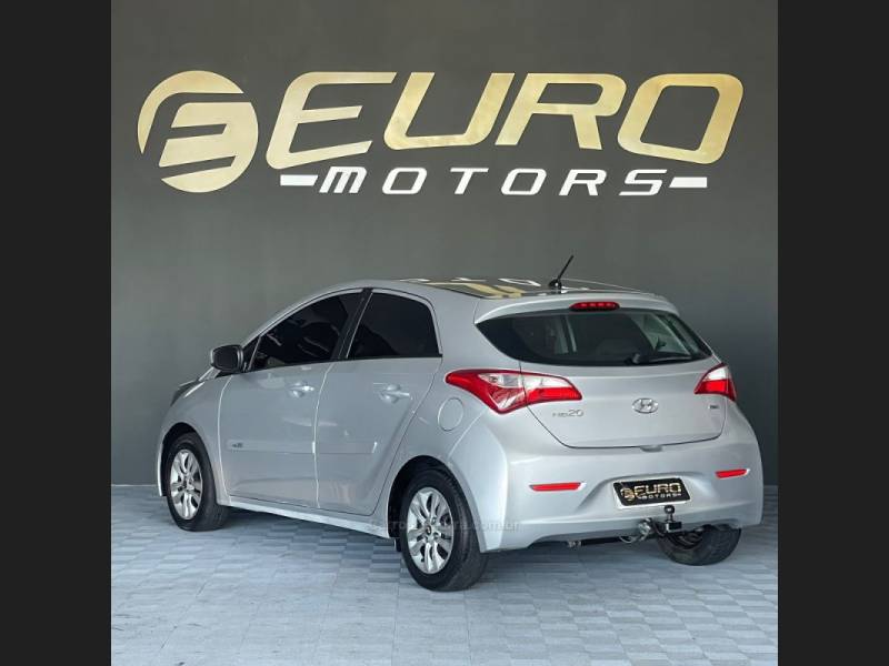HYUNDAI - HB20S - 2015/2015 - Prata - R$ 46.900,00